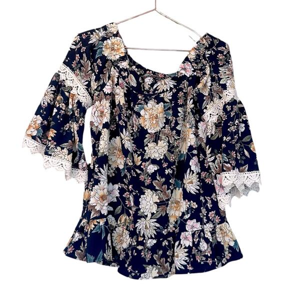Umgee off the shoulder floral blouse with bell sleeve and lace detail size small - Picture 1 of 6